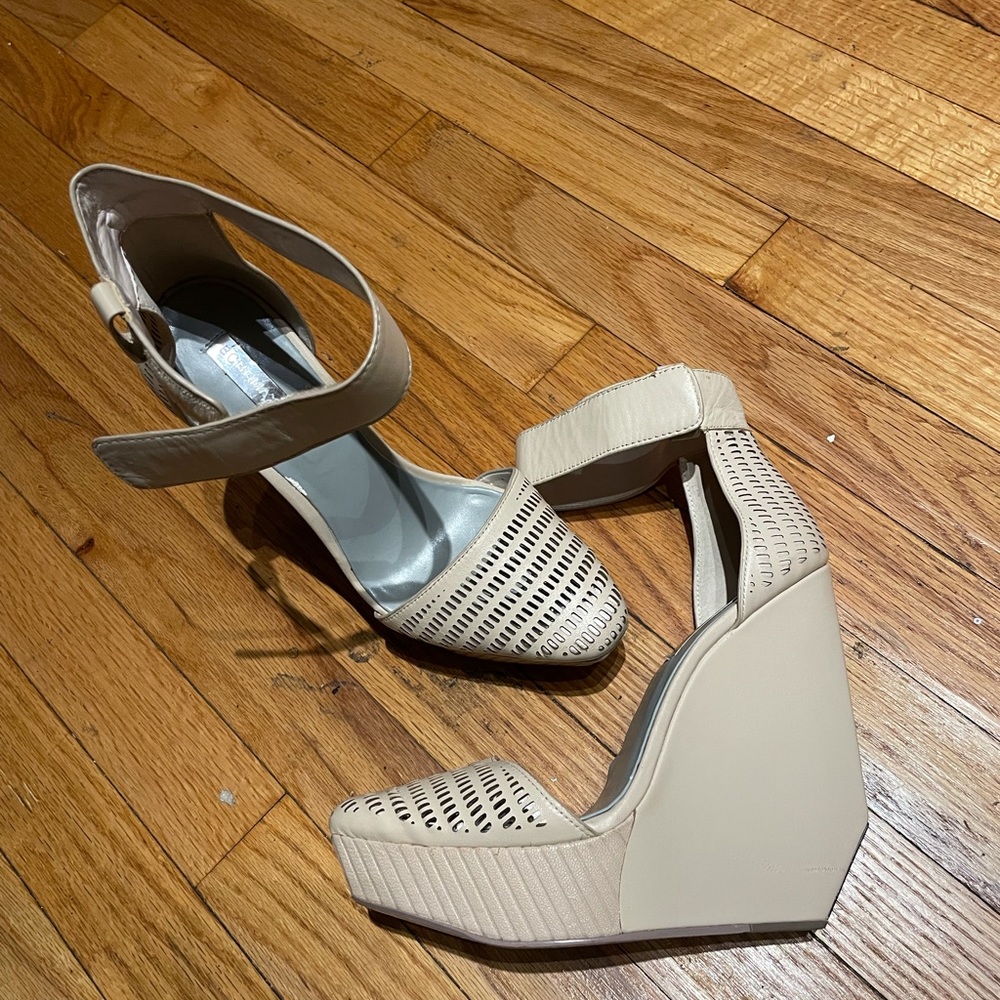 BcBgMaxAzria Austin Leather Perforated cutout Breathable Coastal wedge platform